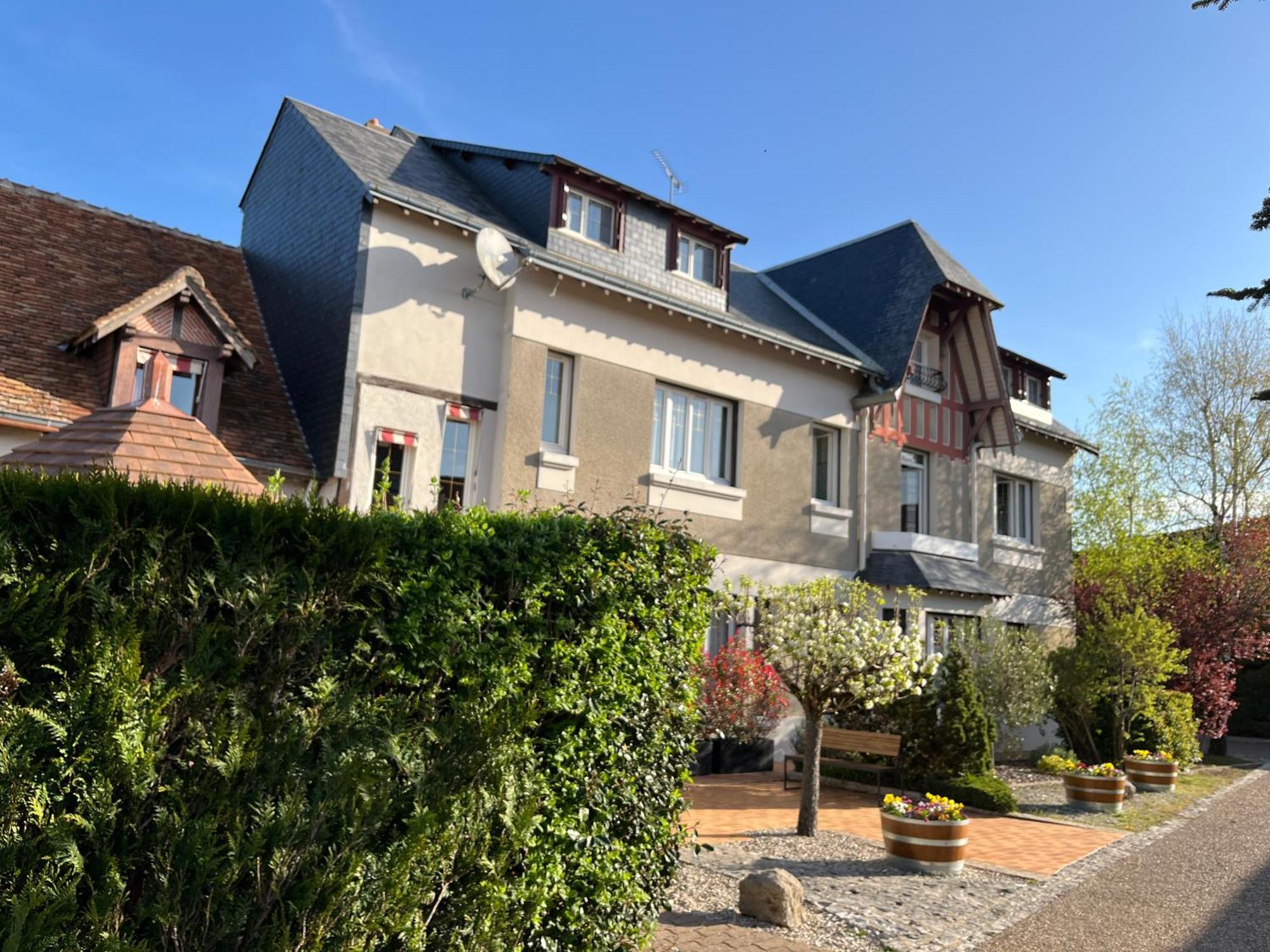 Logis Hotel Le Saint Florent Mont-pres-Chambord Exterior photo